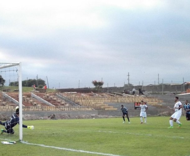 Júnior do Tigre vence o Grêmio no CT