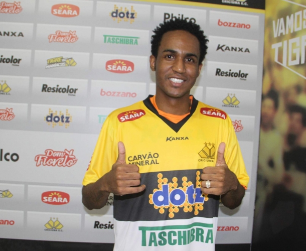 Leonardo é apresentado no Criciúma