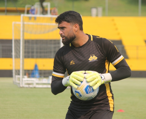 Manhã de domingo com treino técnico e tático
