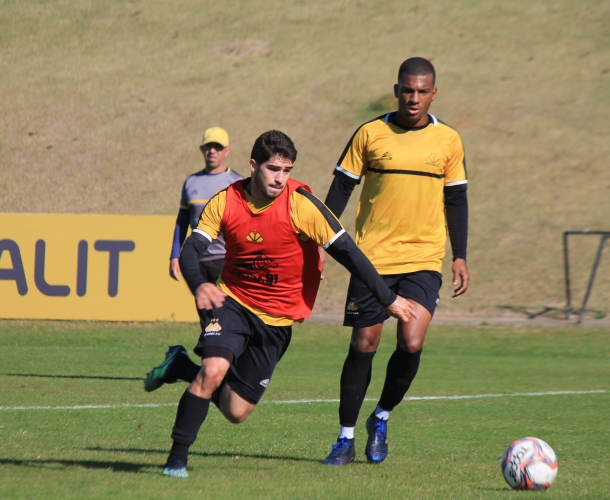 Manhã de treinamento intenso no CT