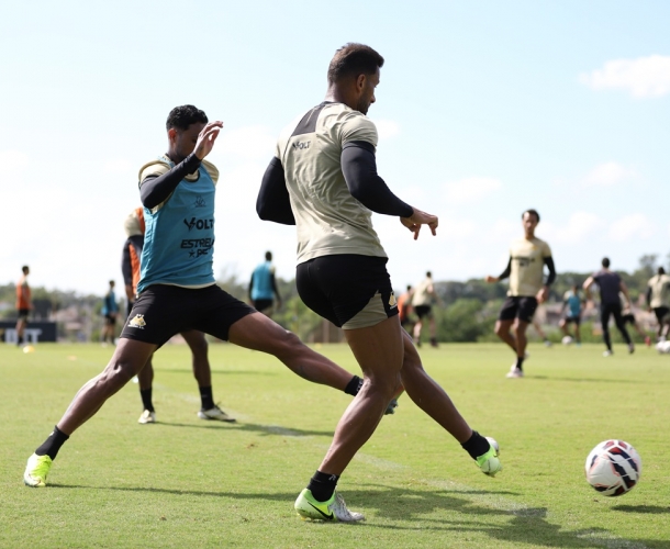 Manhã de treinamento tático no CT