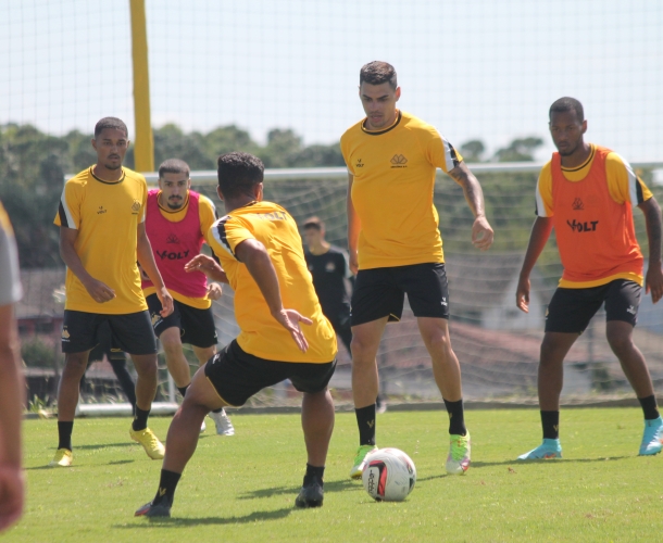 Manhã de treinamento técnico e tático