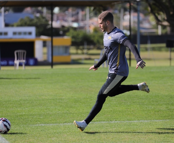 Manhã no CT com atividade técnica e tática