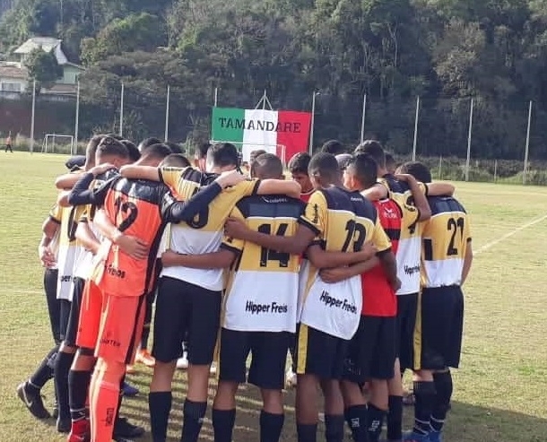 Masculino vence e feminino disputará a terceira colocação