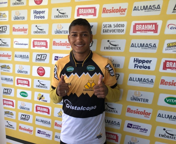 Meia Carlinhos é apresentado no Tigre