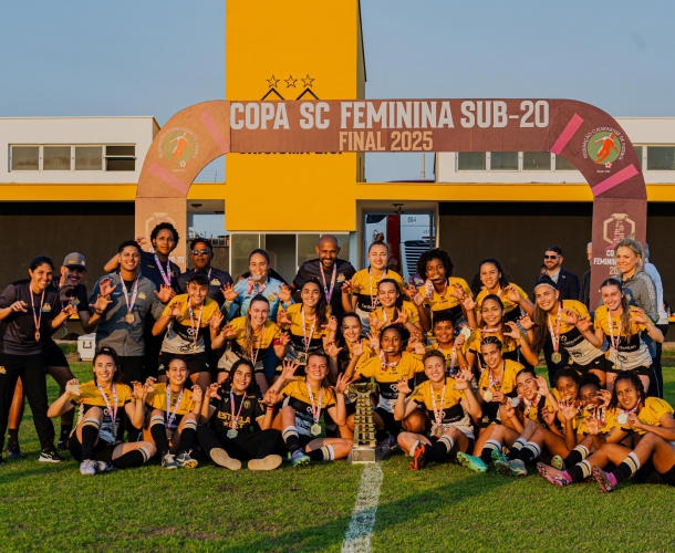 Meninas Carvoeiras conquistam bicampeonato da Copa SC Sub-20 Feminina