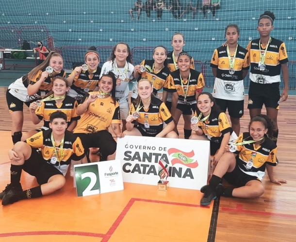 Meninas Carvoeiras são vice-campeãs do estadual da Olesc