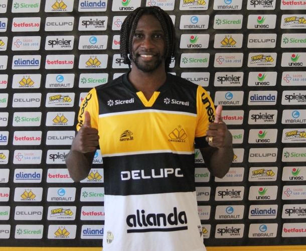 Negueba é apresentado oficialmente no Tigre