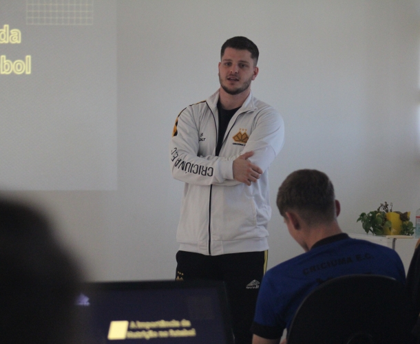 Nutrição esportiva é tema de palestra para a base