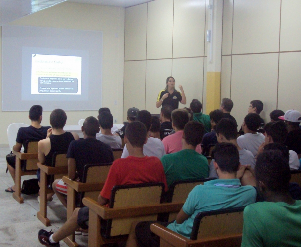 Nutricionista do Criciúma realiza palestra 