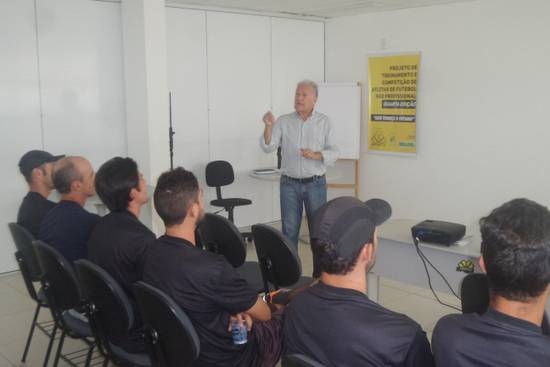 Palestra para comissões técnicas da base