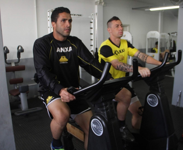 Parte do grupo faz trabalho de força