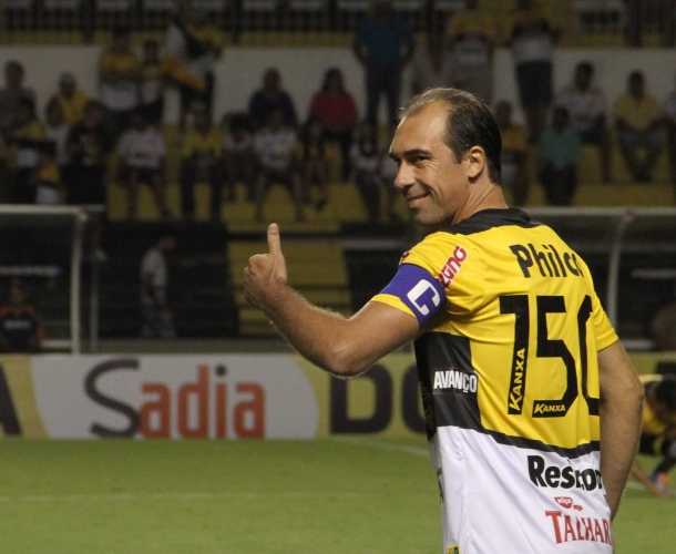 Paulo Baier recebe homenagem pelos 150 jogos