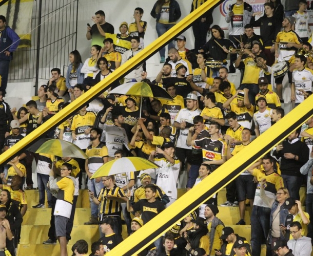 Promoção para Criciúma e Paysandu