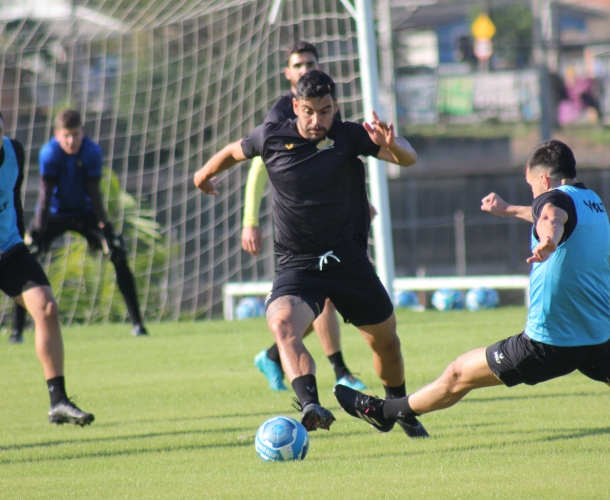 Reapresentação após a vitória contra o Londrina