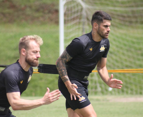 Sábado com treino físico e técnico no CT 