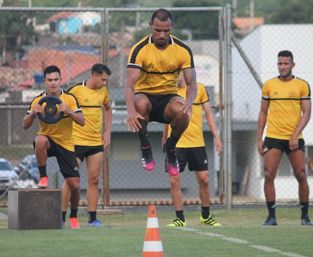 Sábado de treinamento de força no CT do Tigre