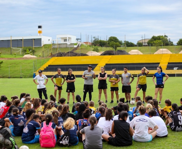 Seletiva recebe 180 meninas no CT 