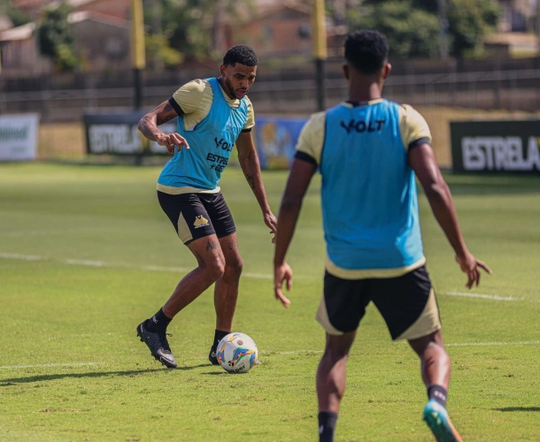 Sexta com treinamento em dois períodos no CT