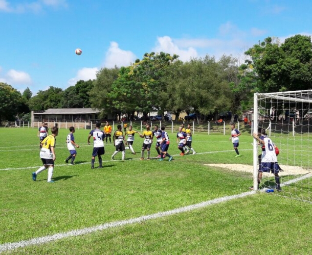 Sub-14 goleia na estreia