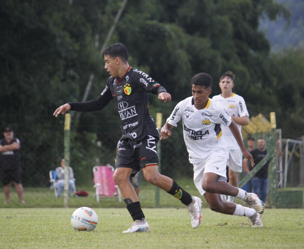 Sub-15 e 17 vencem na estreia e Sub-20 empata