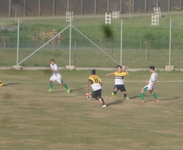 Sub-15 e Sub-17 aplicam goleadas