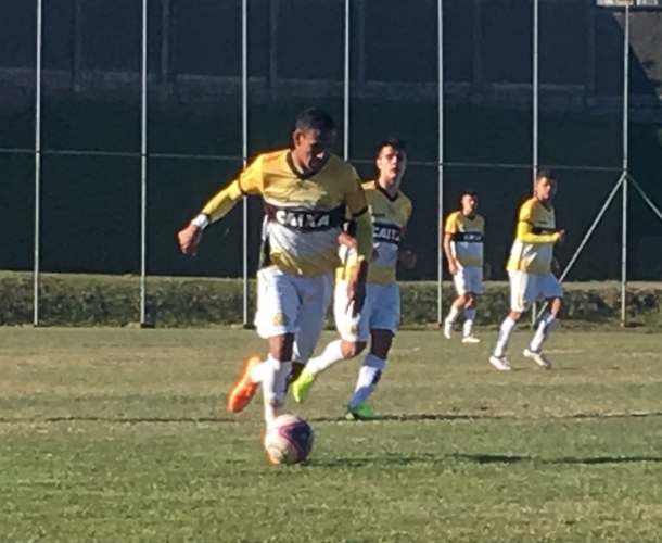 Sub-15 e Sub-17 duelam com o Avaí