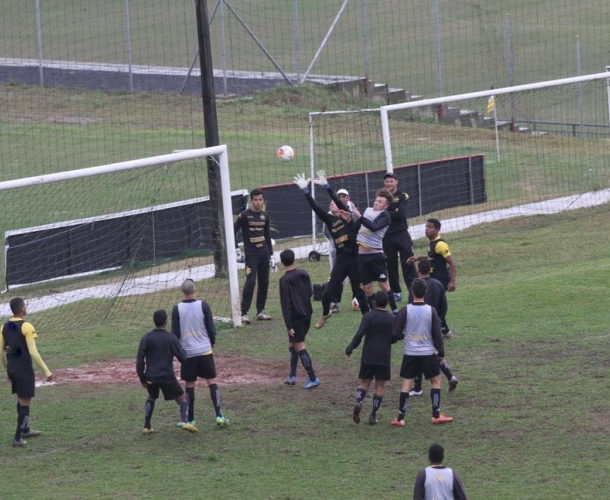 Sub-15 e Sub-17 jogam em Joinville