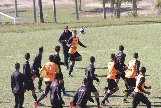 Sub-15 e Sub-17 recebem o Metropolitano