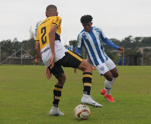 Sub-15 e Sub-17 vencem na ida das semifinais