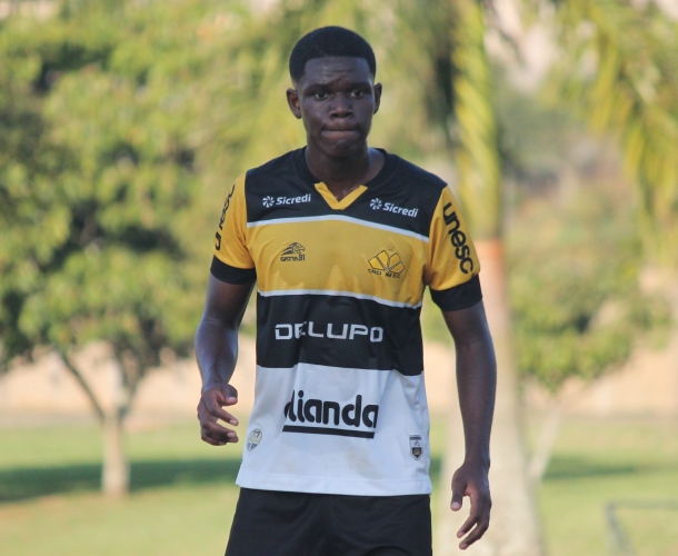 Sub-15 e Sub-17 vencem o Hercílio Luz