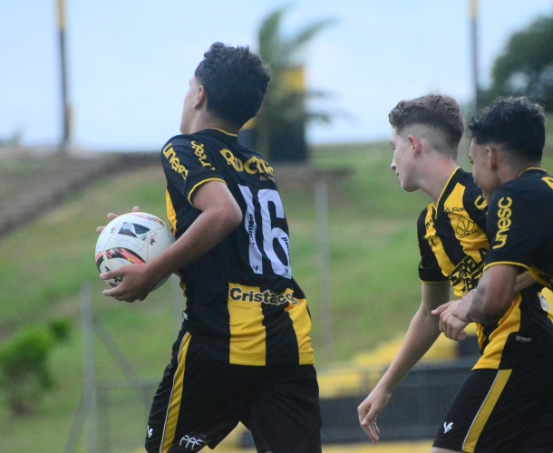 Sub-15 e Sub-17 vencem o Joinville no estadual
