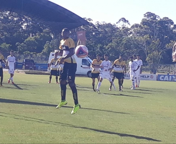 Sub-15 empata com o Avaí