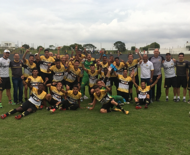 Sub-15 vence e está na final do Catarinense