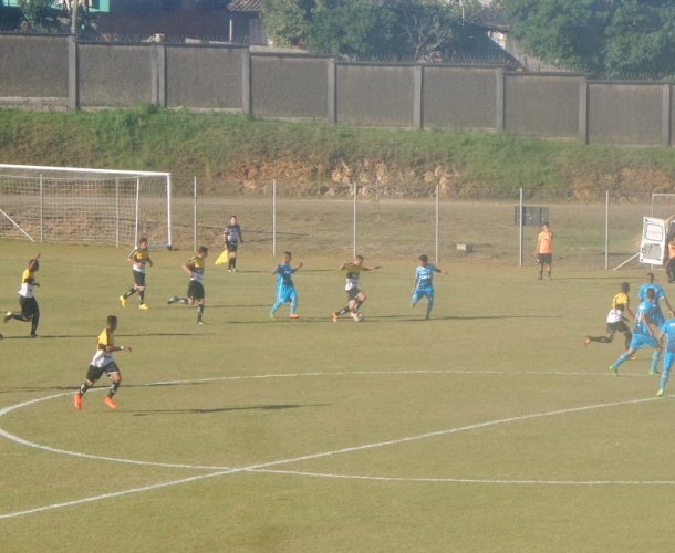 Sub-15 vence e Sub-17 empata na estreia