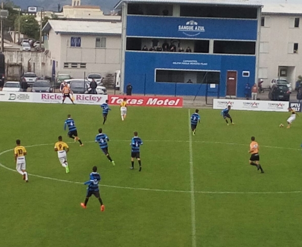 Sub-15 vence fora de casa pelo Estadual