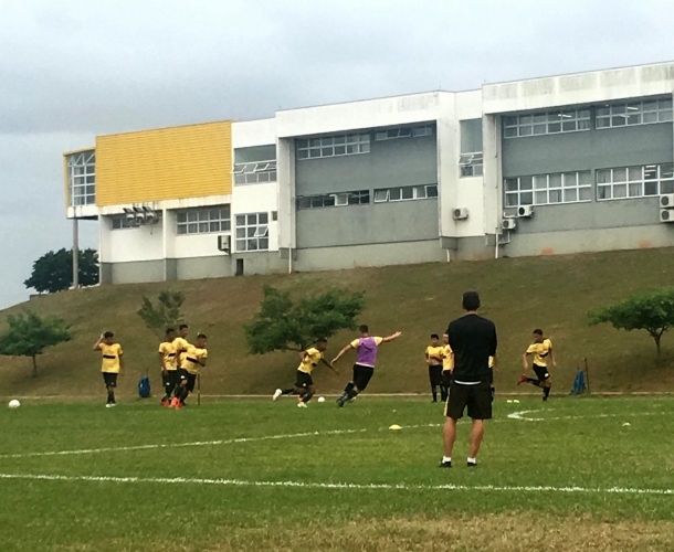 Sub-17 faz jogo-treino contra o Grêmio