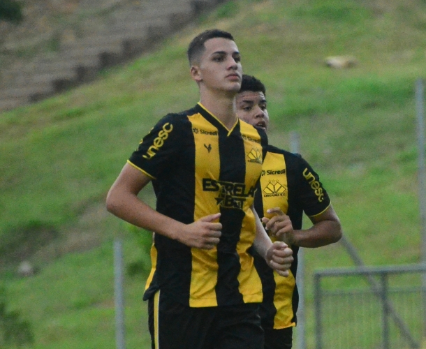 Sub-17 goleia e sub-15 é derrotado pelo Concórdia