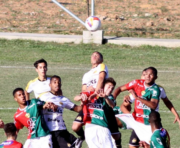 Sub-17 sofre derrota no CT