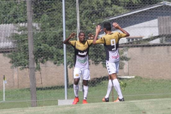 Sub-17 supera o Grêmio