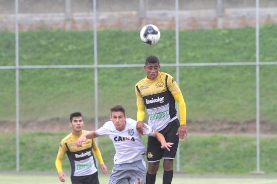 Sub-20 encerra primeira fase na ponta