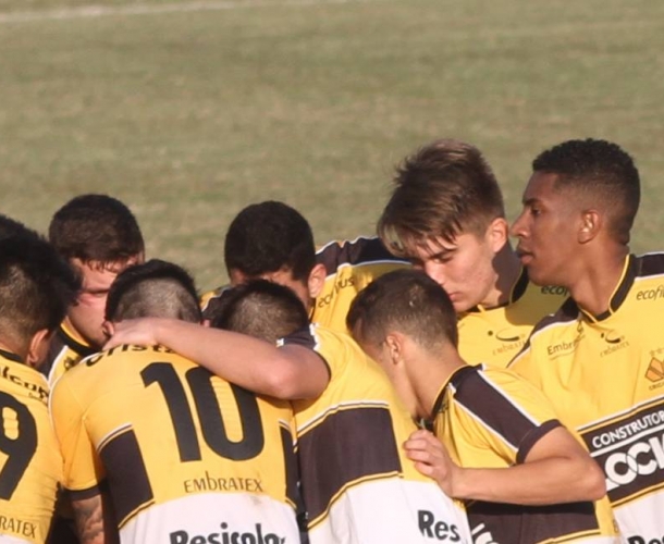 Sub-20 joga para manter a liderança