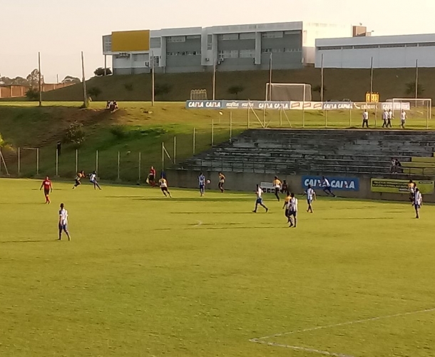 Sub-20 perde partida no CT