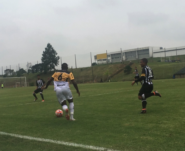 Sub-20 sofre derrota no CT