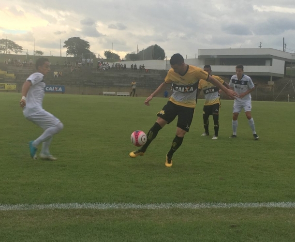 Sub-20 sofre derrota no CT