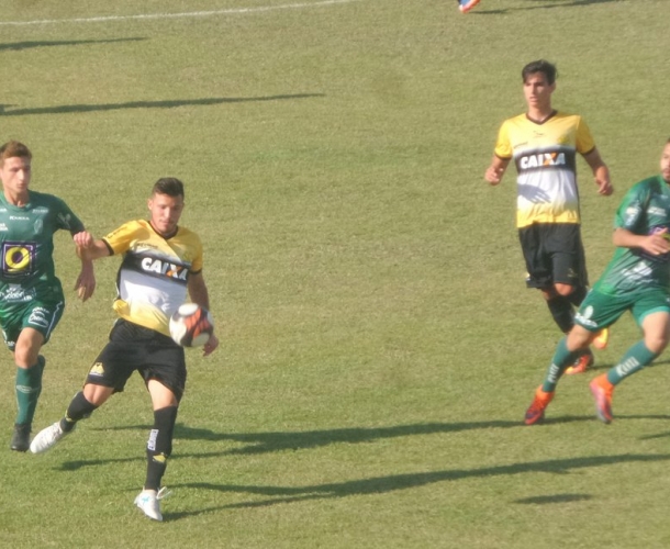 Sub-20 supera o Metropolitano