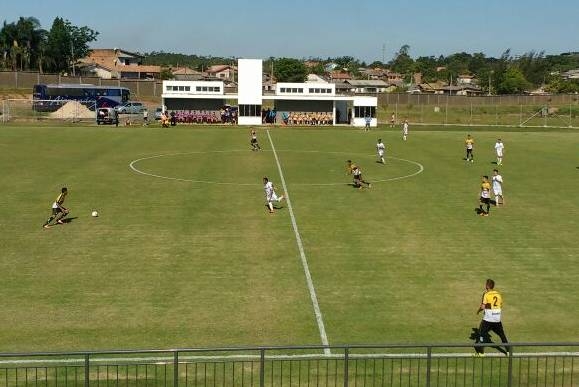 Sub-20 vence e fica em primeiro