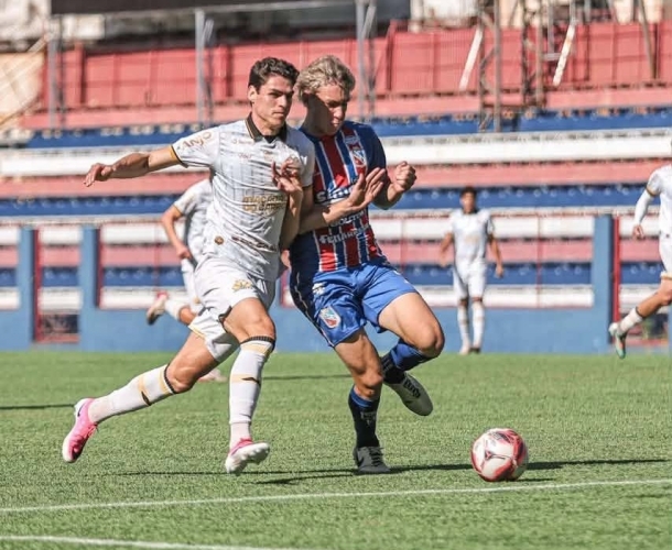 Sub-20 vence o Carlos Renaux e segue na liderança