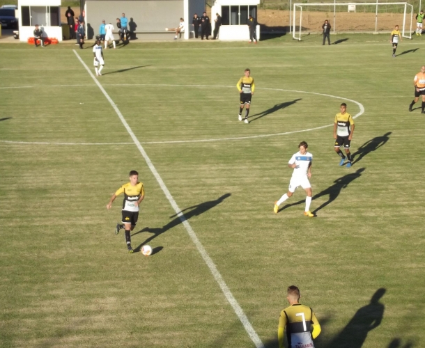Sub-20 vence o Tubarão no CT
