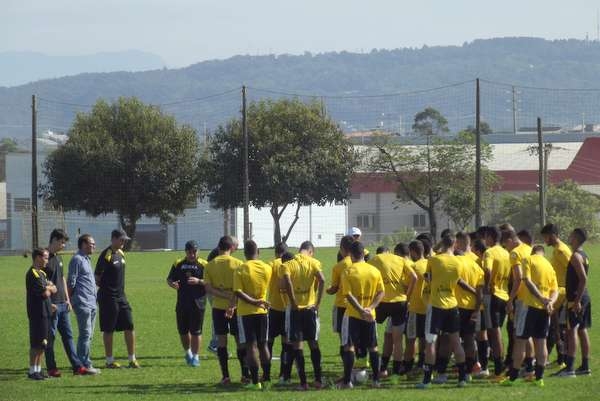 Sub-20 e juvenil recebem a Chapecoense no CT